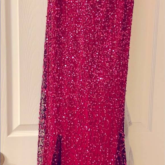 Pisarro Nights long gown, Magenta Color, Size 10 - Picture 2 of 3